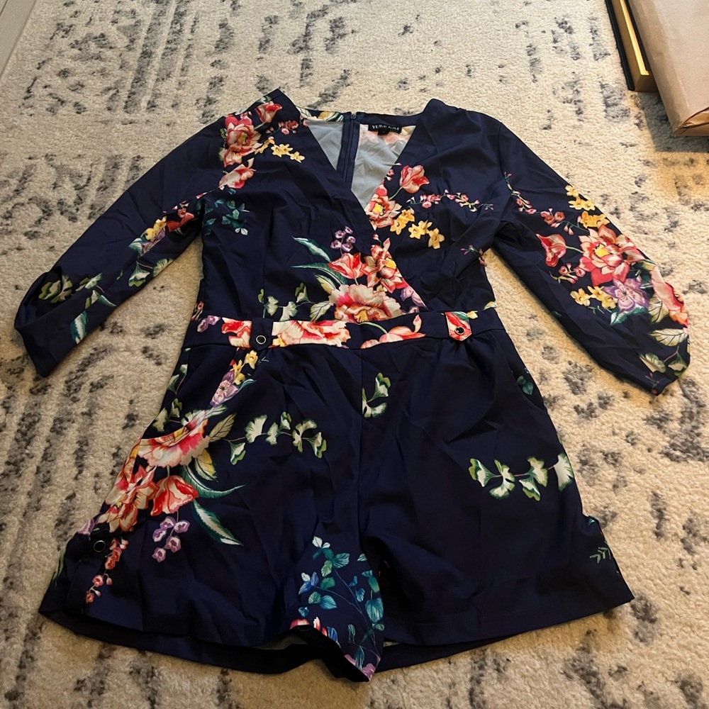 Yumi Kim navy shorts floral romper size medium